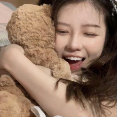 鱼影之群 海报